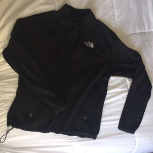 Long sleeve NORTH FACE jacket. In new condition